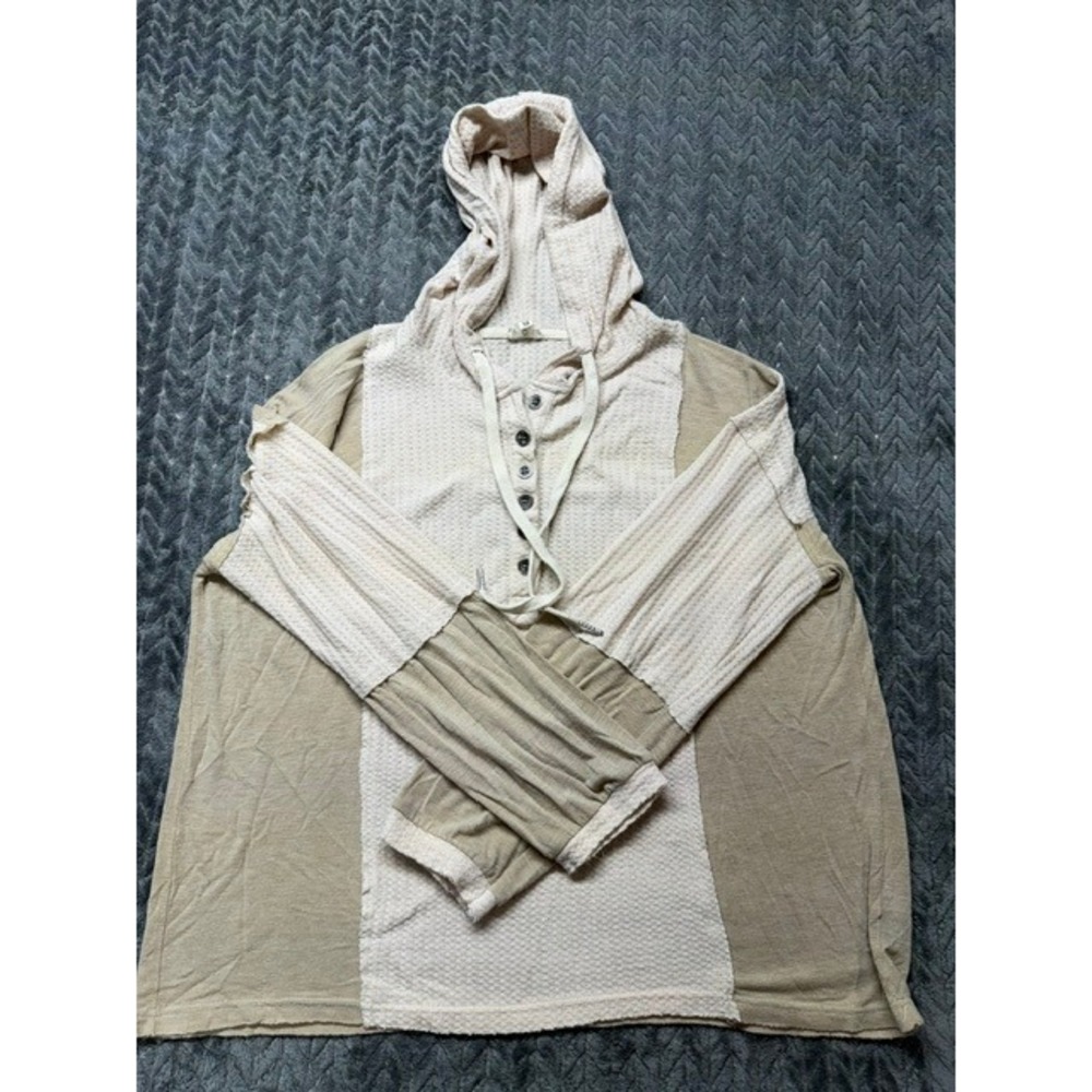 POL Clothing Womens Colorblock Waffle Knit Henley Hoodie Tan Cream Medium 0645